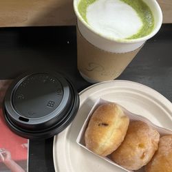 Purrista Cat Cafe - Matcha latte, chocolate beignet