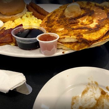 Maple Leaf Diner - American Near Me - Dallas, Texas Maple Leaf Diner - American Near Me - Dallas, Texas