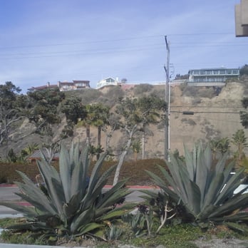 Capistrano Beach Park - Homes on cliff with ocean view - Parks Near Me - Dana Point, California