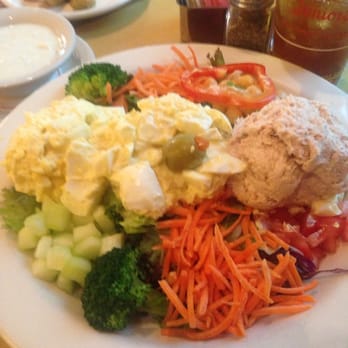 Junior's Restaurant & Bakery - Foxwoods - Here's the scoop on the Scoop Salad: it just shy of 16 smackers but it was yum yum yummy. - American Near Me - Mashantucket, Connecticut Junior's Restaurant & Bakery - Foxwoods - Here's the scoop on the Scoop Salad: it just shy of 16 smackers but it was yum yum yummy. - American Near Me - Mashantucket, Connecticut