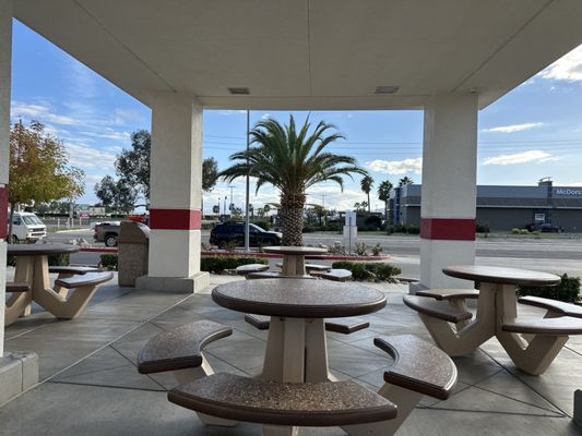 In-N-Out Burger by null