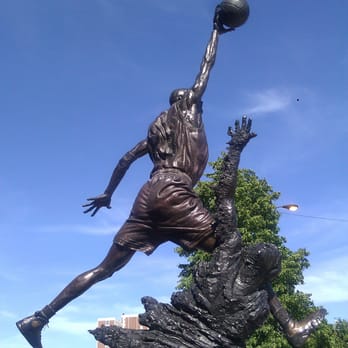Michael Jordan Statue - Public Art Near Me - Chicago, Illinois