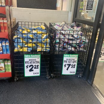 WinCo Foods - Antibacterial wipes and PPE at the entrance - Grocery Near Me - Tracy, California WinCo Foods - Antibacterial wipes and PPE at the entrance - Grocery Near Me - Tracy, California