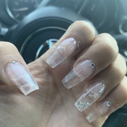 DONT GET ACRYLICS HERE!!