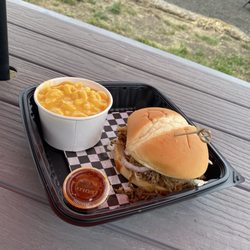 M & D DownHome BBQ - Pulled pork sandwich w side of Mac n cheese