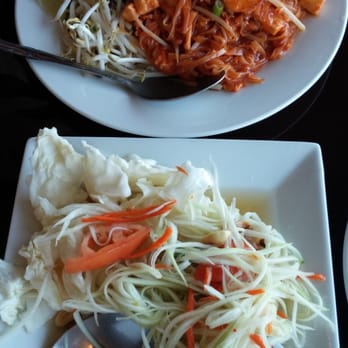 Sizzling Thai Kitchen - pad tai (top), papaya salad (bottom) soooo good omg - Thai Near Me - Downey, California