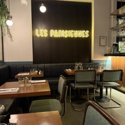 Les Parisiennes - Dining room area