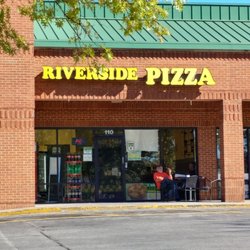 Riverside Pizza - Enjoy outside seating on a beautiful day like this with a good slice of pizza.