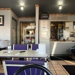 Shi Lee's BBQ and Soul Food - Inside