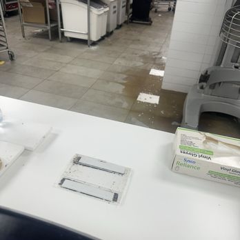 Crumbl - Main Line - Horrible Store Upkeep - Bakeries Near Me - Wynnewood, Pennsylvania
