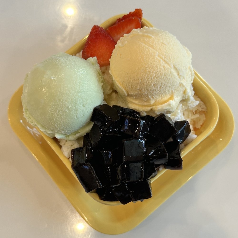 Sweethoney Dessert - V2. Twins Snow Mountain Grass Jelly - Desserts Near Me - Alhambra, California