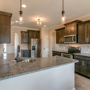 Sauers Construction - a kitchen with granite countertops - General Contractors Near Me - Clarksville, Tennessee Sauers Construction - a kitchen with granite countertops - General Contractors Near Me - Clarksville, Tennessee