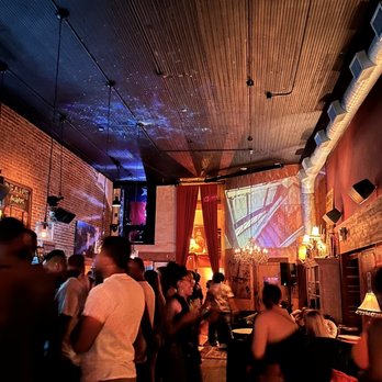 Dean's Downtown - a crowd of people at a bar - Lounges Near Me - Houston, Texas