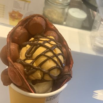 Golden Bubbles - MAngo w/ Nutella - Waffles Near Me - Toronto, Ontario