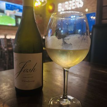 Cunningham's on the Lake - Chardonnay - Sports Bars Near Me - Kearney, Nebraska Cunningham's on the Lake - Chardonnay - Sports Bars Near Me - Kearney, Nebraska