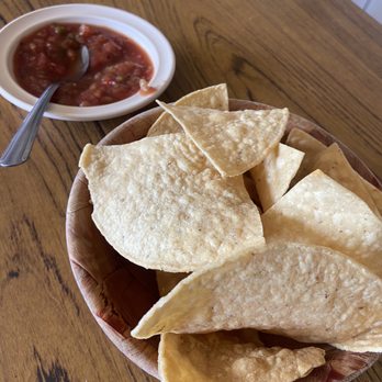 La Perla - Free tortilla chips and salsa. Freshly made - Mexican Near Me - Inglewood, California La Perla - Free tortilla chips and salsa. Freshly made - Mexican Near Me - Inglewood, California