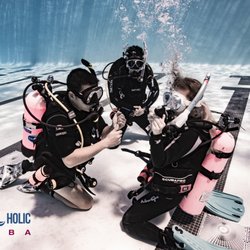 Blue Holic Scuba - Learn How to Scuba Dive with our Experienced and Professional instructors! These Students are working on their Open Water 2 Skills!