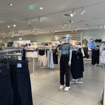 H&M - Clothes - Fashion Near Me - Yonkers, New York