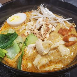 Nom Nom Thai - Chicken laksa noodles!!!