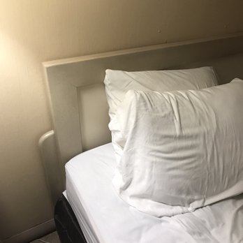 Econo Lodge Drums - Headboard just sitting on the floor - Hotels Near Me - Drums, Pennsylvania Econo Lodge Drums - Headboard just sitting on the floor - Hotels Near Me - Drums, Pennsylvania
