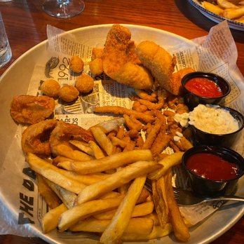 Red Lobster - I got me the admirals feast and my wife got the lobster tail and sirloin everything was cooked well and it was very good - Seafood Near Me - Wethersfield, Connecticut