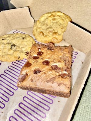 Insomnia Cookies by null