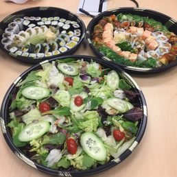 House salad, vegetarian tray, special roll mix B tray