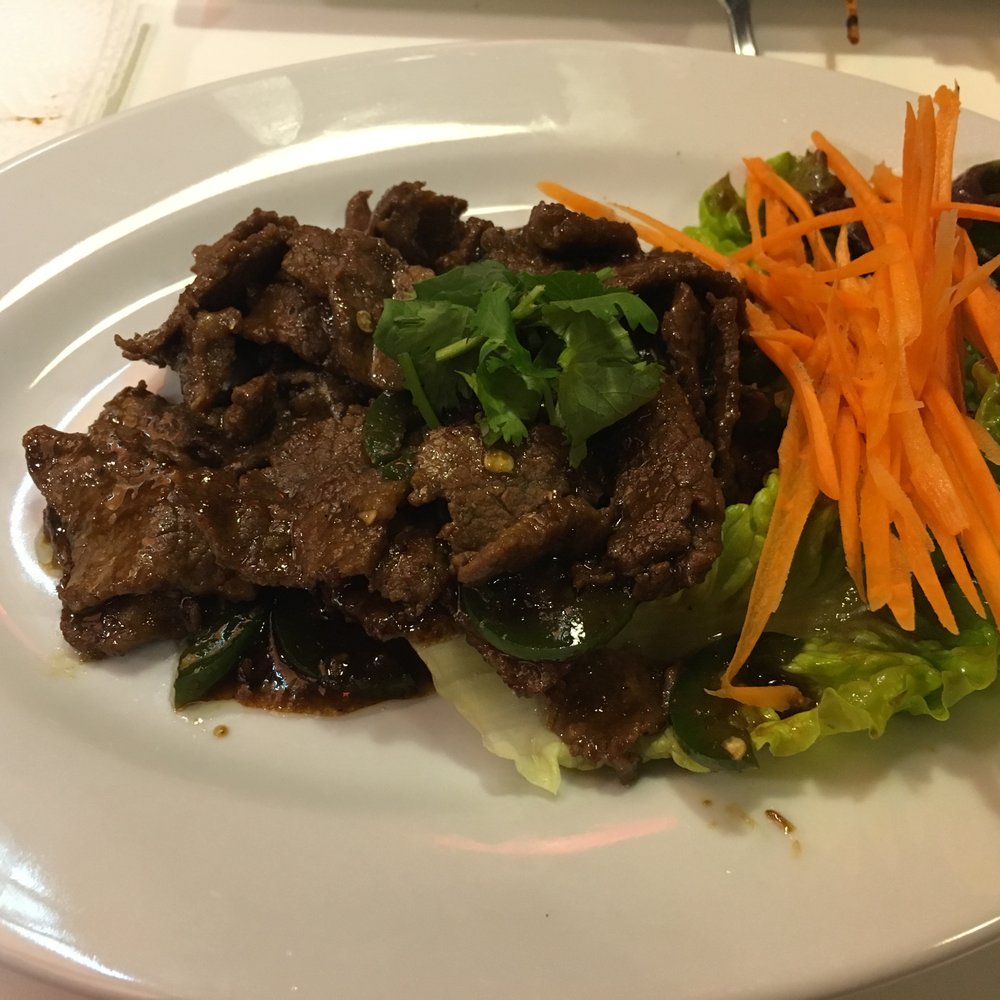 Tom Yum Cafe - Garlic Stir Fry w/ Beef - Thai Near Me - Chicago, Illinois Tom Yum Cafe - Garlic Stir Fry w/ Beef - Thai Near Me - Chicago, Illinois