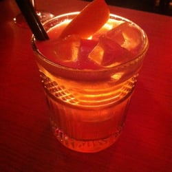 Sense - Whiskey Amoretto Sour, bartenderens spesialitet på Sense...