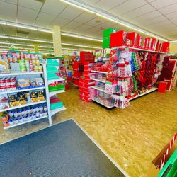 Dollar Tree - Coming into the store