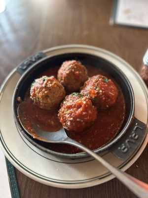 DeNucci's Lincoln Park by null