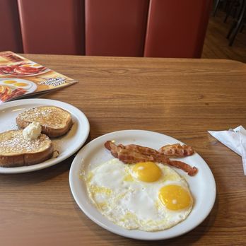 Denny's - Diners Near Me - West Lebanon, New Hampshire