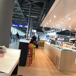 Moleskine Cafe - Nice choice of fresh foods and coffee