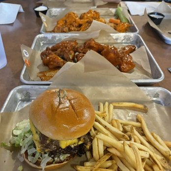 Buffalo Wild Wings - American Near Me - Puyallup, Washington