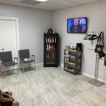 Headlines Hair Company - Waiting area - Hair Salons Near Me - Covington, Louisiana Headlines Hair Company - Waiting area - Hair Salons Near Me - Covington, Louisiana