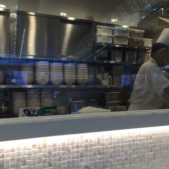 翡翠拉麵小籠包 - You can see the chefs at work creating the noodles from scratch! - Shanghainese Near Me - Hong Kong, HK 翡翠拉麵小籠包 - You can see the chefs at work creating the noodles from scratch! - Shanghainese Near Me - Hong Kong, HK