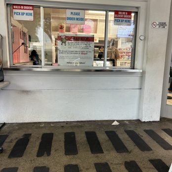 Leonard's Bakery - Bakeries Near Me - Honolulu, Hawaii