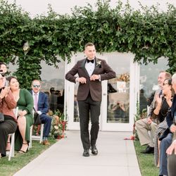 Léal Vineyards at Willow Heights Mansion - Walking down the aisle with swagger! | By 1985Luke Photography