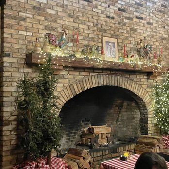 Bennie's Red Barn - Fireplace - Seafood Near Me - St. Simons, Georgia