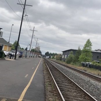 Eugene Amtrak Station - On the platform - Train Stations Near Me - Eugene, Oregon
