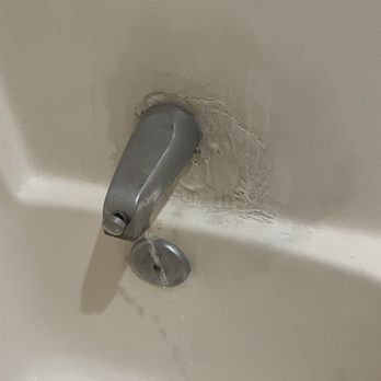 Vista Inn - Knob was broken. I couldn't turn the water on or off without a screwdriver, which I didn't have so the maintenance guy had to do it. - Hotels Near Me - Vista, California Vista Inn - Knob was broken. I couldn't turn the water on or off without a screwdriver, which I didn't have so the maintenance guy had to do it. - Hotels Near Me - Vista, California