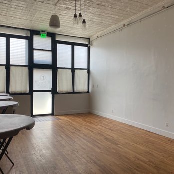 H I D D E N Event Venue - Main event floor/venue entrance - Venues & Event Spaces Near Me - Brooklyn, New York H I D D E N Event Venue - Main event floor/venue entrance - Venues & Event Spaces Near Me - Brooklyn, New York
