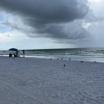 Anna Maria Beach - Hardly anyone in the beach because of the rain. - Beaches Near Me - Bradenton Beach, Florida