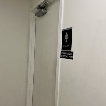 DSW Designer Shoe Warehouse - Women's restroom - Shoe Stores Near Me - Littleton, Colorado DSW Designer Shoe Warehouse - Women's restroom - Shoe Stores Near Me - Littleton, Colorado
