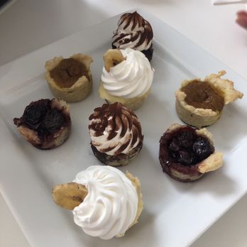 Robin's Nest - Chocolate cream, banana cream, cherry, pumpkin - Desserts Near Me - Temecula, California