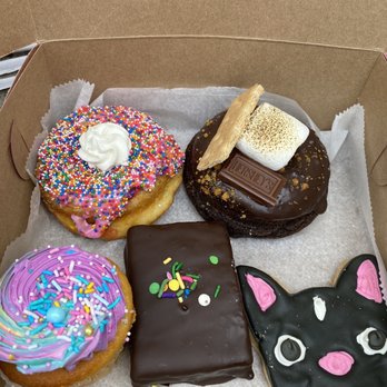 Manhattan Sweets Boutique Bakery - Bakeries Near Me - Islip, New York Manhattan Sweets Boutique Bakery - Bakeries Near Me - Islip, New York