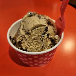 One scoop of Kona Mud Pie. Creamy, lots of chocolate and delicious One scoop of Kona Mud Pie. Creamy, lots of chocolate and delicious