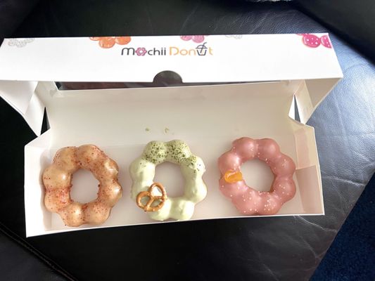 Mochii Donut North Center by null