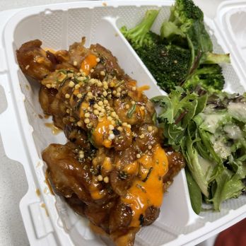 Kahai Street Kitchen - Salad Near Me - Honolulu, Hawaii