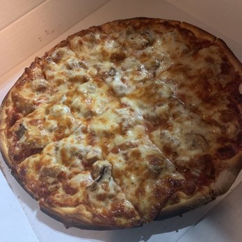 Dream's Pizza On The 9 - Sausage, mushrooms and onions - Italian Near Me - Markham, Illinois